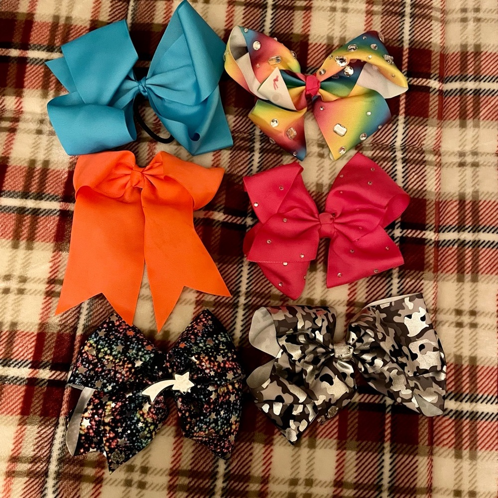 Jojo Siwa bows